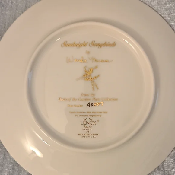 Lenox Fine Ivory China Plate with Gold Accents - Picture 2 of 12